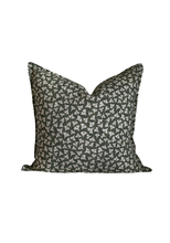 Load image into Gallery viewer, 22"x22" Vera Pillow